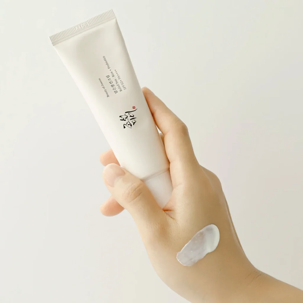 FACE SUNSCREEN TO PROTECT YOU SKIN FROM SUN FOR OVER 25 HOURS